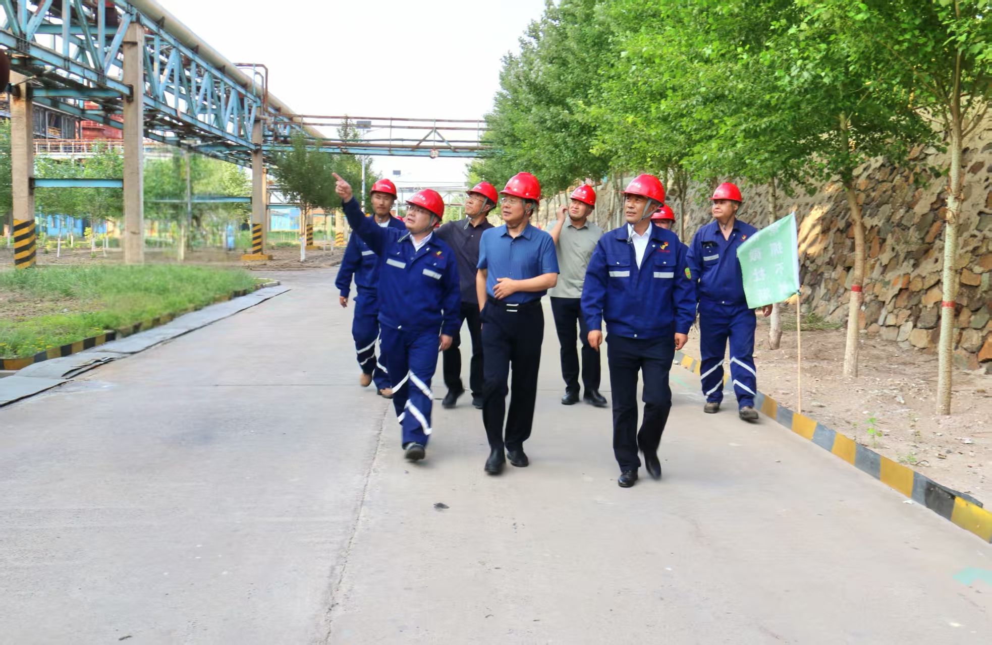 1753236137951075113.jpg auto